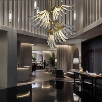 Lustres en cristal au design unique d'ailes d'ange, prix d'usine personnalisable, pour hall d'entrée, escalier, restaurant, salle à manger
