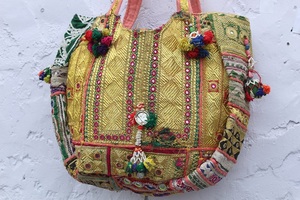 Bolso de Hombro Étnico Gitano con Bordado Tradicional Rajastaní, Estilo Banjara, con Espejos, de Gran Capacidad - Product Image 2