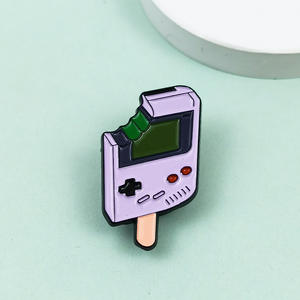 Broche con Diseño de Consola de Videojuegos de la Infancia, Insignia Metálica Creativa Personalizada con Diseño de Helado, Decoración para Ropa Infantil - Product Image 2