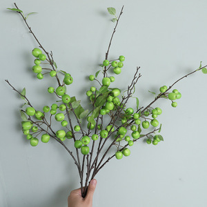 Ramilletes de manzana verde artificial Ruilisi, frutas decorativas de plástico para el hogar, bodas y accesorios para exteriores. - Product Image 2