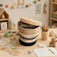 Panier de rangement ovale en jonc de mer tressé à la main avec couvercle et poignée, style minimaliste, organisateur décoratif portable, décoration naturelle pour la maison