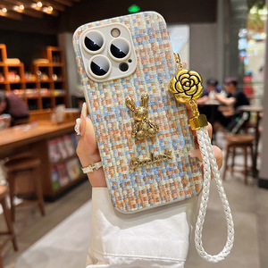 Para <span class=keywords><strong>iPhone</strong></span> 16 Pro Max <span class=keywords><strong>funda</strong></span> de teléfono para <span class=keywords><strong>iPhone</strong></span> 14 patrón tejido 13 15 <span class=keywords><strong>funda</strong></span> de protección de teléfono <span class=keywords><strong>cuerda</strong></span> de mano <span class=keywords><strong>12</strong></span> lindo colgante de conejo - Product Image 3