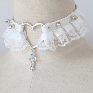 Collier ras du cou gothique blanc en dentelle avec croix papillon style punk subculture - Product Image 2