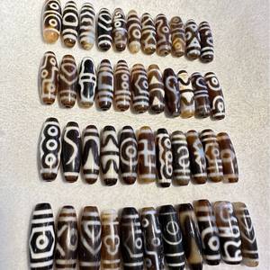 Cuentas Ovaladas de Ágata Antigua de 40 mm con Marcas de Desgaste Natural, Colgante Tibetano Hecho a Mano para Bisutería DIY - Product Image 3