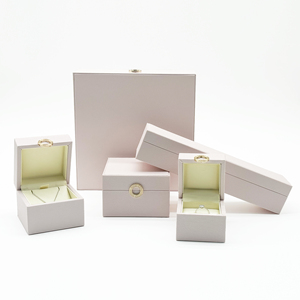 Oem tùy chỉnh Thời trang đồ trang sức mini hộp đồ trang sức sang trọng lewelry bao bì Set Vàng Khóa tên nơi PU da hộp lưu trữ hiển thị - Product Image 6