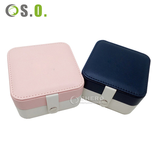 Mini Joyero Portátil Cuadrado con Cierre a Presión, Diseño Multicompartimento, Organizador de Joyas de Color Personalizado para Aretes y Collares - Product Image 3