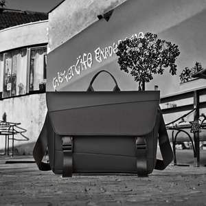 Bolso de Cuero de Microfibra de Alta Gama para Hombre, Bolso Cruzado Espacioso y Versátil para el Trabajo con Correa de Hombro Ajustable - Product Image 2