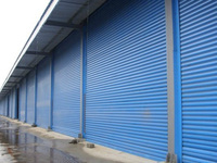 Porte roulante industrielle minimaliste en aluminium, plaque d'aluminium épaisse, volet résistant au vent pour supermarché, zone à forte pression de vent