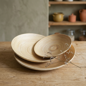 Platos de Bambú Biodegradables y Ecológicos, Diseño Rústico de Alta Calidad, Hechos en Vietnam para Uso en la Cocina - Product Image 1