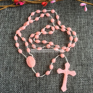 Rosario Católico de Plástico Súper Económico que Brilla en la Oscuridad - Product Image 5