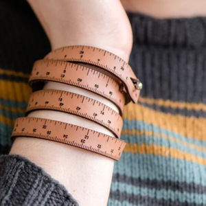 Nouveau bracelet règle en cuir PU transfrontalier, bijou de poignet polyvalent et original, bracelet règle simple et rétro pour étudiant - Product Image 1