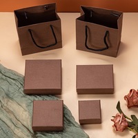 Boîte d'emballage de bijoux noire en gros d'usine boîte à bijoux en Carton de couverture de ciel et de terre brun noir avec éponge noire