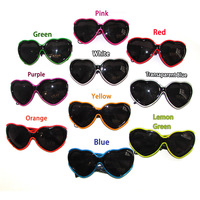 Lunettes en plastique en forme de cœur lumineuses à LED pour Halloween, accessoire de costume pour fête costumée en plein air, lunettes lumineuses clignotantes