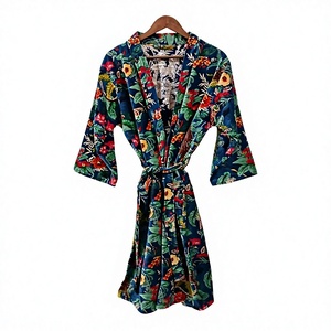 Bata Kimono Larga de Terciopelo 100% con Estampado Floral y de Aves para Mujer, Talla Única, Ropa de Estar por Casa - Product Image 1