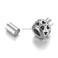 Fabricants chinois, vente en gros de fermoirs en acier inoxydable 316L argentés avec gravure en forme de cœur pour la fabrication de bracelets en cuir