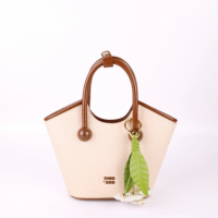 Pendentif Breloque Fleur et Feuille Personnalisé OEM&ODM pour Sac à Main, Sac à Dos, Pochette, Trousse de Maquillage – Accessoire Décoratif Quotidien à Suspendre