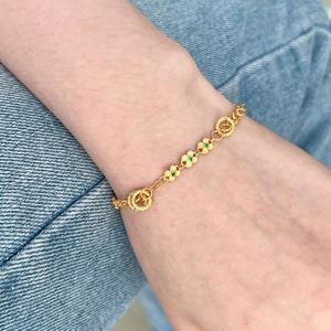 Dylam Fashion, fabricant de haute joaillerie, bracelet en argent 925 plaqué or 18 carats avec pendentif cercle fleur en zircon vert - Product Image 3