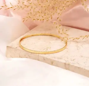 Braccialetto con braccialetti in acciaio inossidabile placcato oro 18 carati di nuova tendenza con gioielli con bracciale da donna senza nichel con taglio a diamante