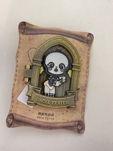 Skullpanda authentique la <span class=keywords><strong>famille</strong></span> Addams boîte aveugle insigne broche insigne mignon tendance ornements décoratifs autour. - Product Image 1