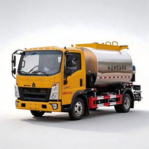 HOWO 5M3 Country Road Maintenance Bitumen Transport Sprayer Truck Small Maneuver Asphalt Distributor Vehicle - Product Image 1