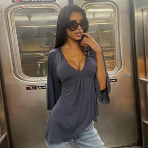 Blusa de punto de manga acampanada de color liso con estampado digital ecológico, top sexy con cuello en V de longitud media y detalles modernos - Product Image 1