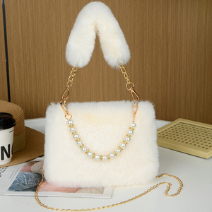 Borsa a tracolla in pelliccia sintetica di coniglio, nuova moda autunno inverno, con perle, versatile, con catena, da donna. - Product Image 5