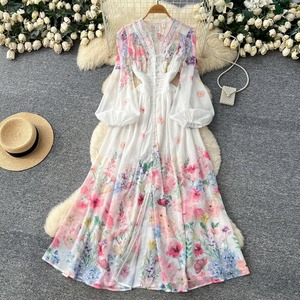 Robe longue à manches bouffantes en dentelle florale, col en V, coupe ajustée, garantie qualité, pour femme. - Product Image 1