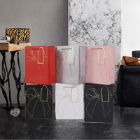 Sac en papier blanc de luxe avec gaufrage, estampage à chaud et impression offset |   Recyclable
