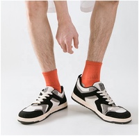 Chaussettes de sport athlétiques personnalisées pour hommes, en coton respirant, anti-humidité, à blocs de couleur, pour la course à pied – Fournisseur en gros