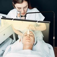 Équipement de salon de beauté, lampe à cils pliable, lampe de sol en diamant, lumière demi-lune pour lit d'extension de cils et lit de massage
