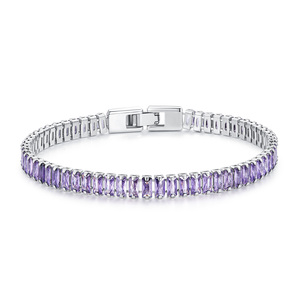Bracelet tennis classique pour femme avec améthyste taille émeraude sertie en canal, plaqué rhodium - Product Image 1
