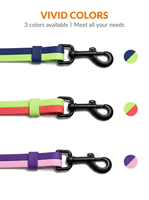 NOVIPET Ensemble laisse et collier pour chien mains libres, étanche en PVC, texture cuir, réglable, durable, bicolore