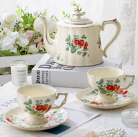 Service à thé élégant - Motif rose et fraise - Design français frais - Céramique en porcelaine fine - Écologique - Compatible lave-vaisselle - Sans BPA