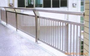 Rambarde en acier inoxydable avec option de longueur personnalisée pour les balcons d'appartement - Product Image 3