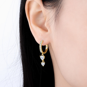 Los pendientes de oro en forma de corazón son el regalo perfecto para una chica, y también una opción ideal para un regalo de aniversario o cumpleaños. - Product Image 5