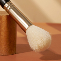 GECOMO Brosse à fard à poudre à tête ronde Appliquer le maquillage de manière obéissante Pinceau à poudre en fibre de fourrure douce