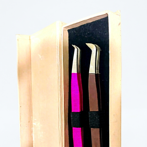 Bellus International - Juego de 2 Pinzas para Extensión de Pestañas Color Chocolate Morado, Punta Puntiaguda, Acero Inoxidable Liso y Duradero, Venta al por Mayor - Product Image 1