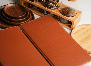 Carpeta de Menú de Cuero al Mejor Precio, Cubierta de Menú de Restaurante de Cuero Marrón de 5.5 x 11 Pulgadas para Hotel Bar - Product Image 4