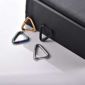 Boucles d'oreilles créoles unisexes en or, argent, noir et arc-en-ciel, étanches, pour oreilles sensibles, style punk, bijoux pour usage quotidien - Product Image 4