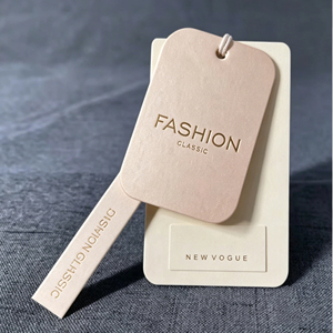 Étiquettes suspendues en papier recyclé imprimées avec logo personnalisé pour vêtements, chaussures, sacs, avec finition gaufrée et estampage à chaud, corde gratuite, écologiques - Product Image 4