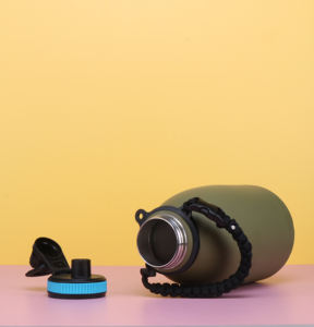 Bouteille Sportive Isotherme en Acier Inoxydable à Double Paroi de 1,8 L pour l'Extérieur, avec Housse Gratuite, Vente en Gros, OEM - Product Image 5