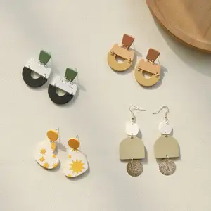 Boucles d'oreilles en argile poly polymère faites à la main boucles d'oreilles géométriques à motif coloré minimaliste pour femmes filles bijoux