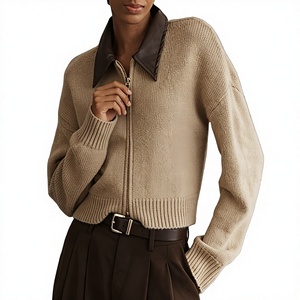 <span class=keywords><strong>Cardigan</strong></span> <span class=keywords><strong>beige</strong></span> da <span class=keywords><strong>donna</strong></span> in maglia con colletto a revers in pelle e doppia cerniera frontale - Abbigliamento casual a strati contemporaneo - Product Image 2