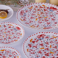 Ensemble d'assiettes de luxe en porcelaine fine de forme florale rouge 4 pièces ensemble de dîner désherbage plaque de chargeur pour événement et restauration et location