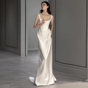 Abito da sposa retrò semplice in raso 2025 con strascico a cappella per la sposa, abito da sera e velo, all'ingrosso, con spalline e coda corta - Product Image 1