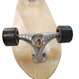 Patineta de Surf de 31 Pulgadas, 8 Capas de Madera de Arce, Ejes de Aluminio, Ruedas de PU, Patineta para Carving con Griptape OS780 - Product Image 4