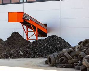 Poudre liquide auto-reconstituante Hoang Minh Exim Grade A pour sablage de pneus, gazon et asphalte, à base de particules de caoutchouc noires - Product Image 2
