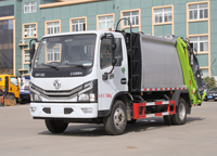 Camion compacteur de déchets municipaux Dongfeng 6CBM 4x2 Diesel à chargement arrière pour le nettoyage des rues urbaines