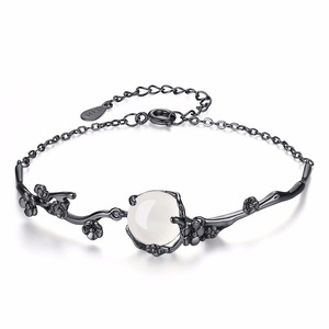 Bracciale floreale da donna in calcedonio bianco con design a fiore di pesco, stile coreano, elegante, da indossare ogni giorno, gioielli alla moda - Product Image 1