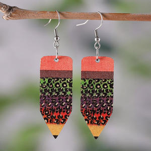 Boucles d'oreilles en bois cadeau de la fête des enseignants crayon couleur léopard pendentif boucles d'oreilles double face pour femmes Uionen 1115 - Product Image 1